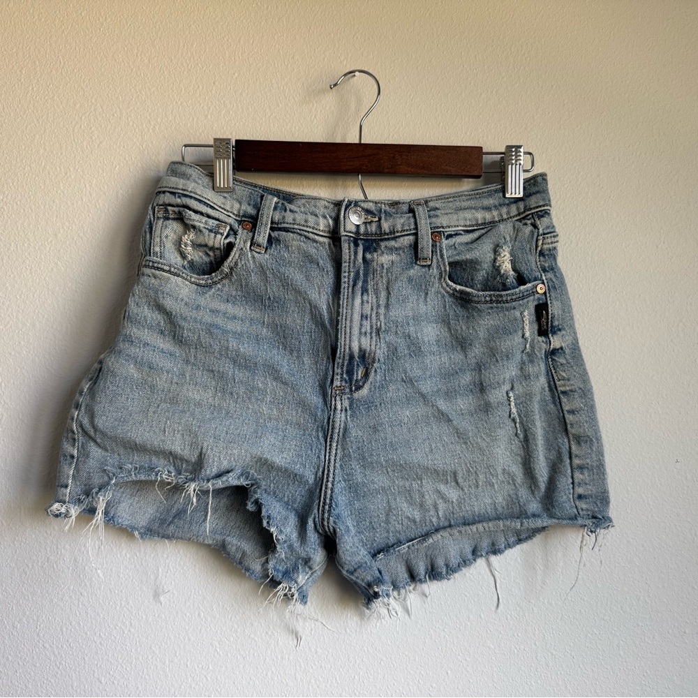 Silver Jeans Light Blue Jean Shorts Size 30
